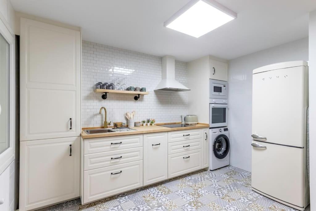 Apt In The Old Town With Cool Terrace!! Private Parking 빌바오 외부 사진